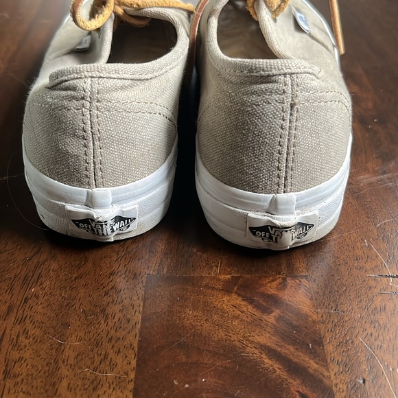 Vans - Picture 7 of 9